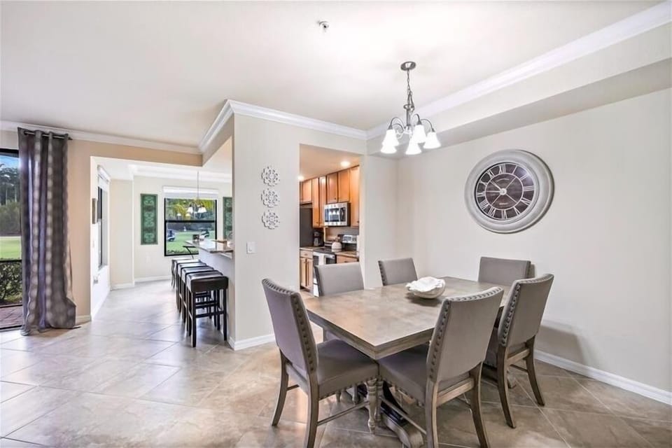 Dining Room Area into the Kitchen
