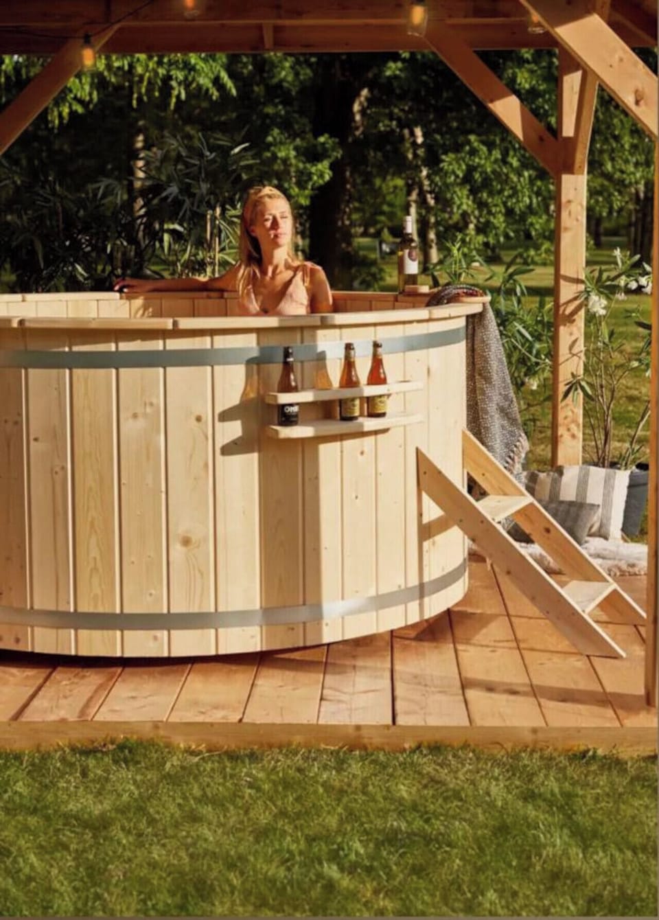 Outdoor spa tub