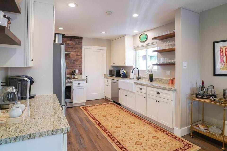 Fully appointed chef's kitchen