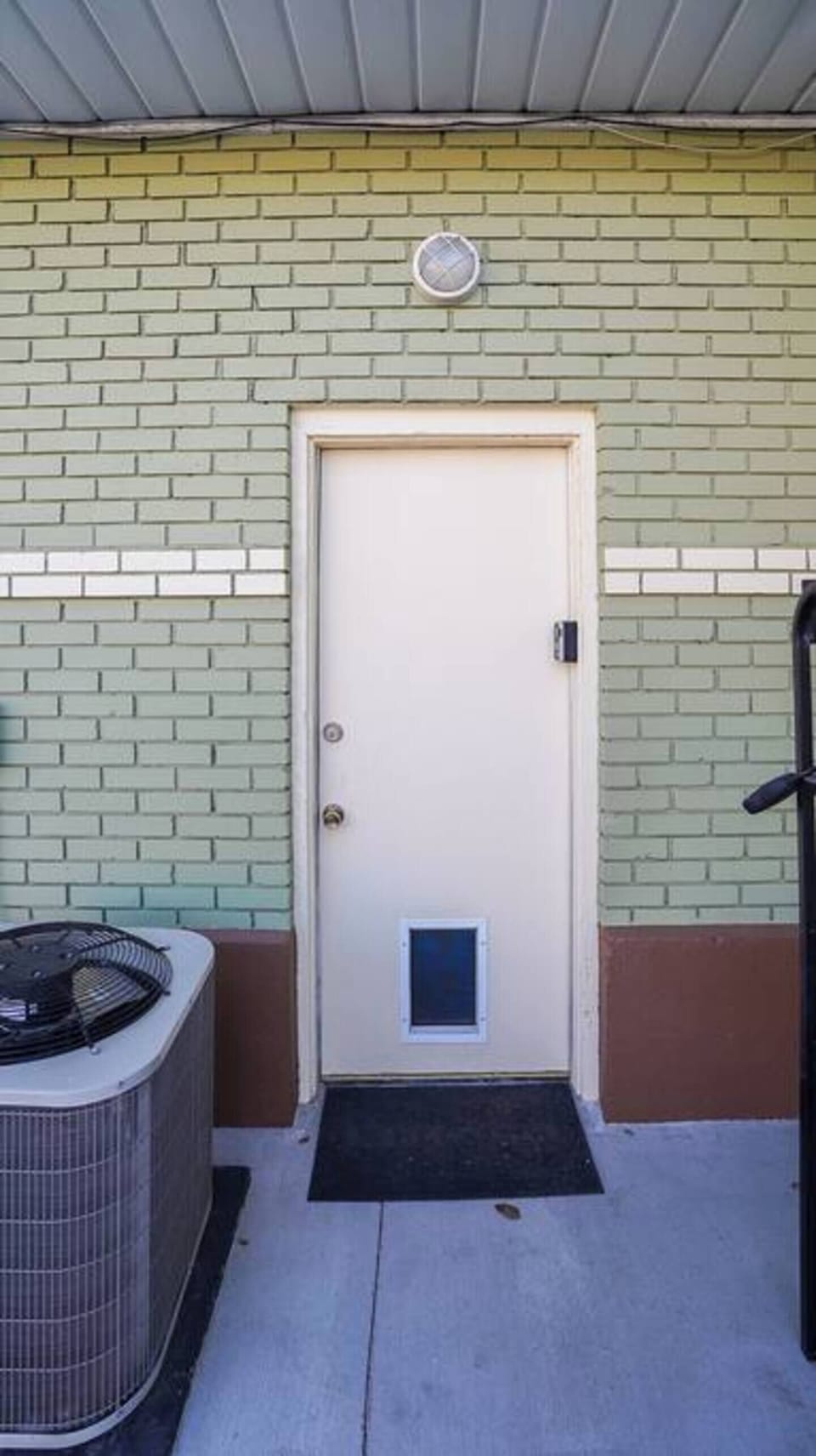 Main Entrance to stairs to apartment