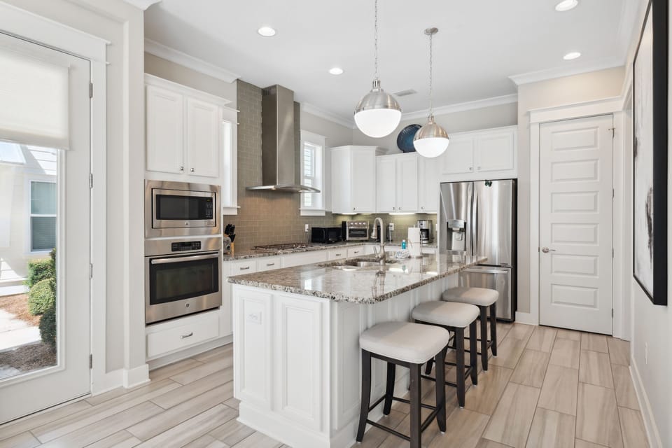 Kitchen with Breakfast Bar