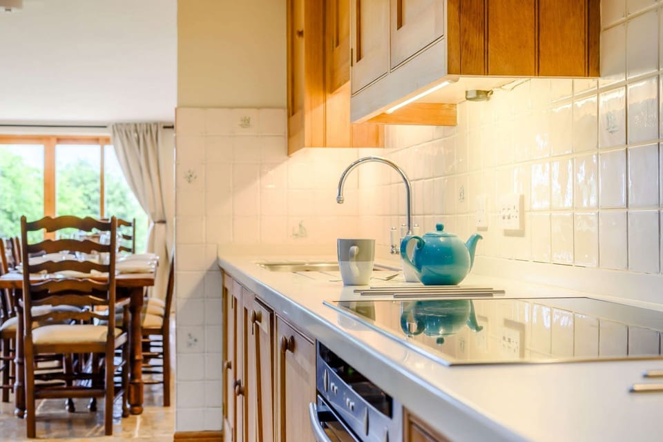 Owls Roost Kitchen - StayCotswold