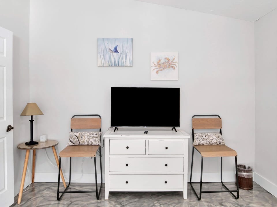 Fourth Bedroom - Smart TV - Floor 1