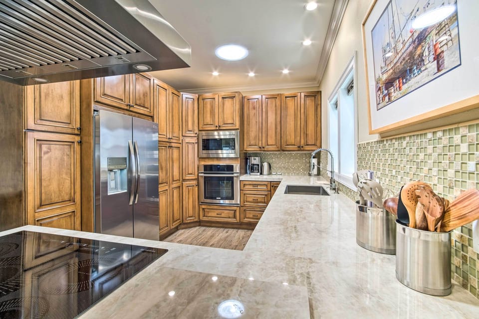 Full Kitchen | 1st Floor | Glass-Top Range | Fridge w/ Ice Maker | Dishwasher