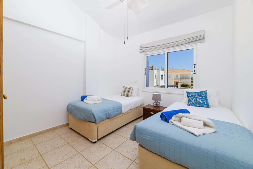 First floor
2 single beds
Shared walk-in shower bathroom