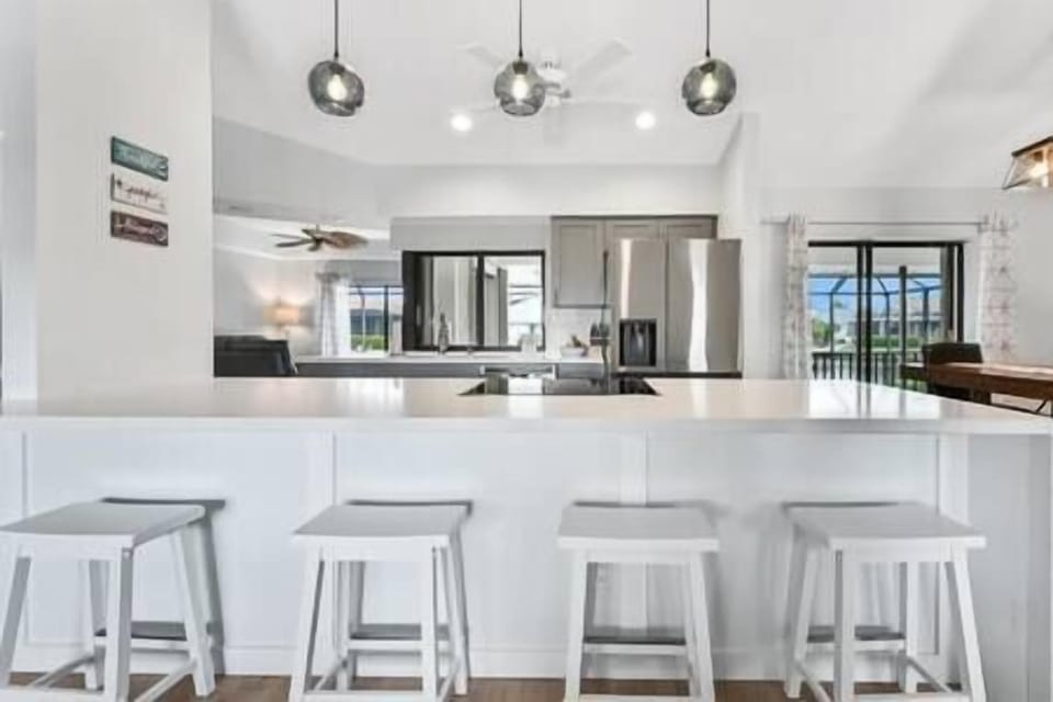 Gorgeous open kitchen space.