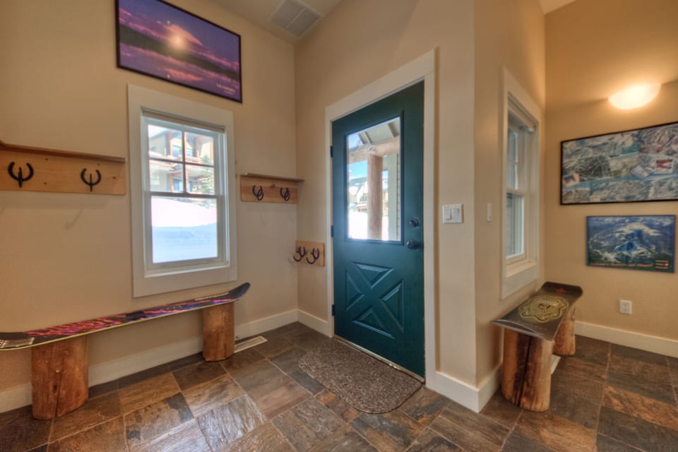 Entryway | Lower Level