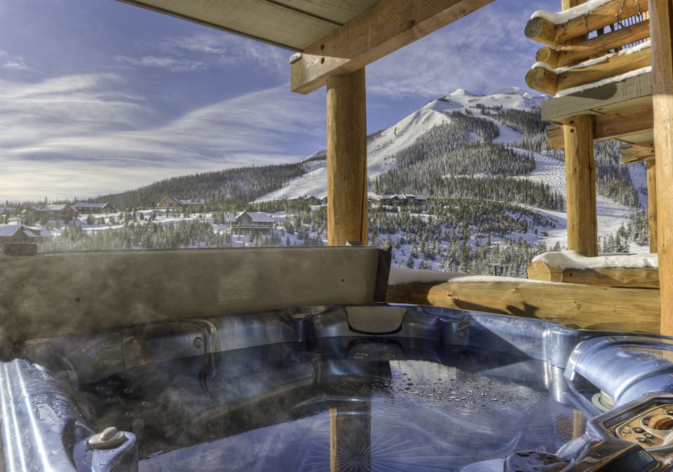 Enjoy the relaxing hot tub | Exterior