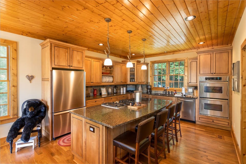 Spacious Bright Kitchen