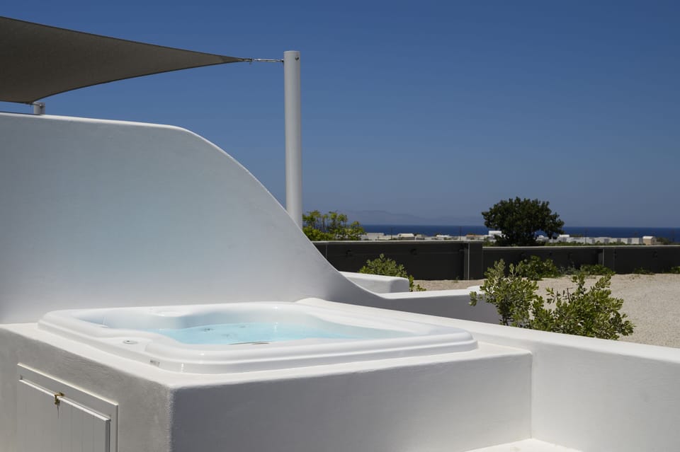 Outdoor Hot Tub 