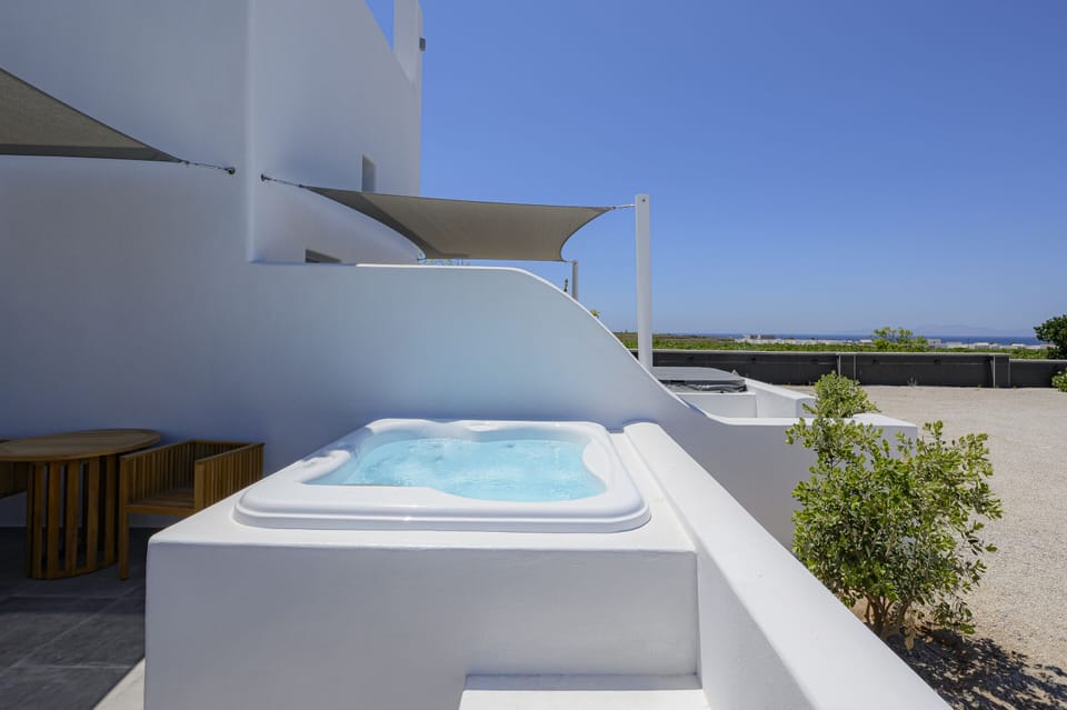 Private Balcony with Hot Tub!