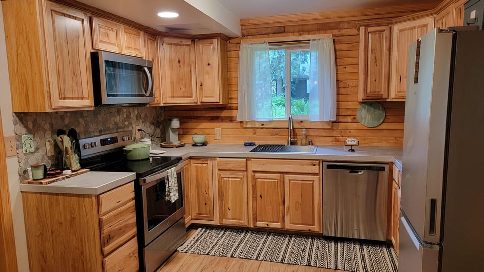 Fully stocked kitchen with newer appliances