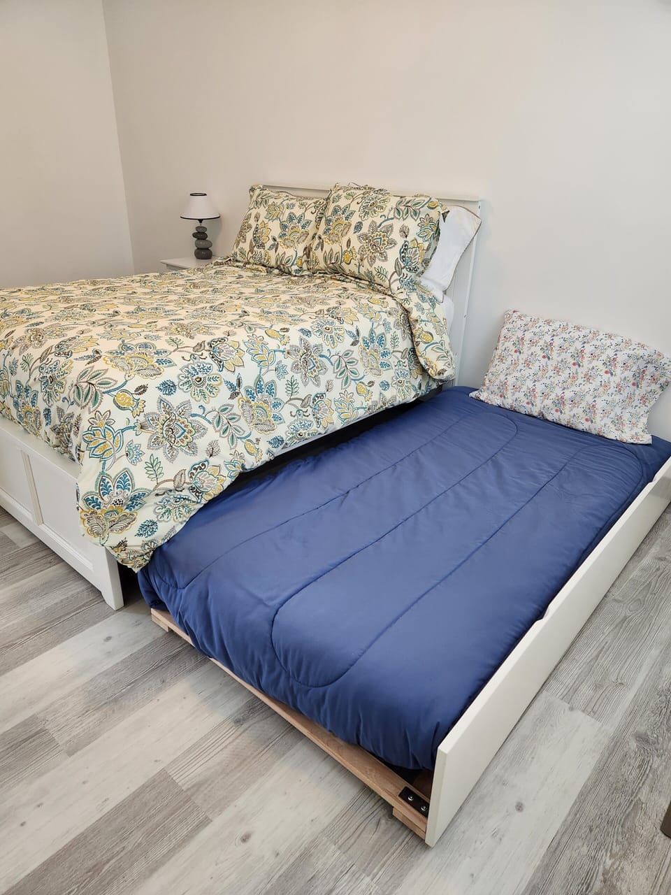 Pull-out Trundle Twin Bed under Full Bed