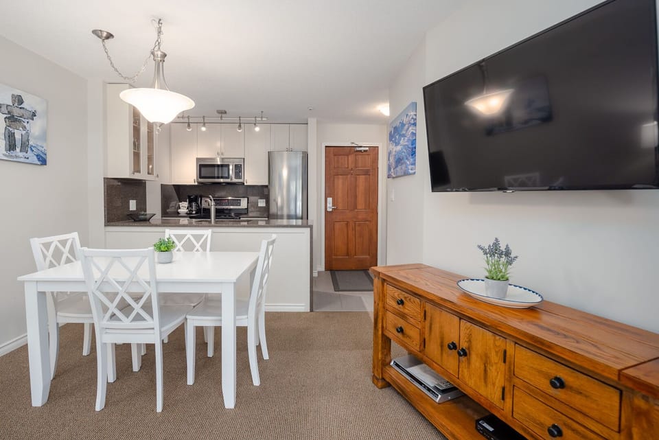 Dine with ease in this bright and open space.