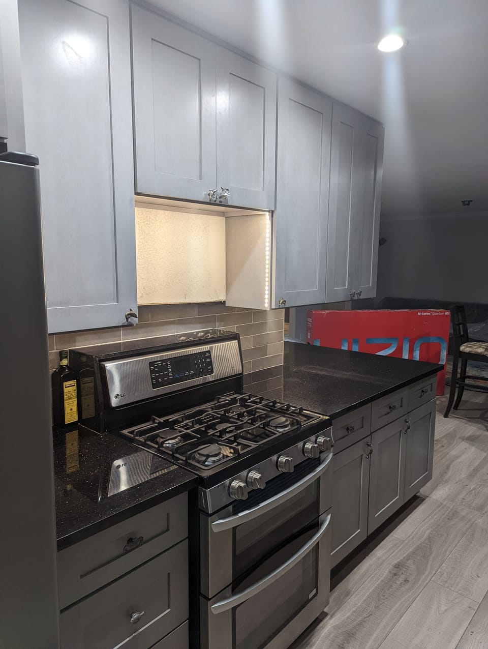 Full kitchen with double ovens