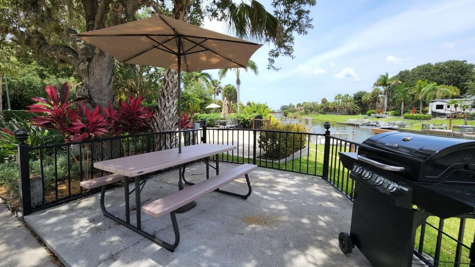 Waterfront Luxury RV Lot w/ Private Dock & Grill 430 (966)