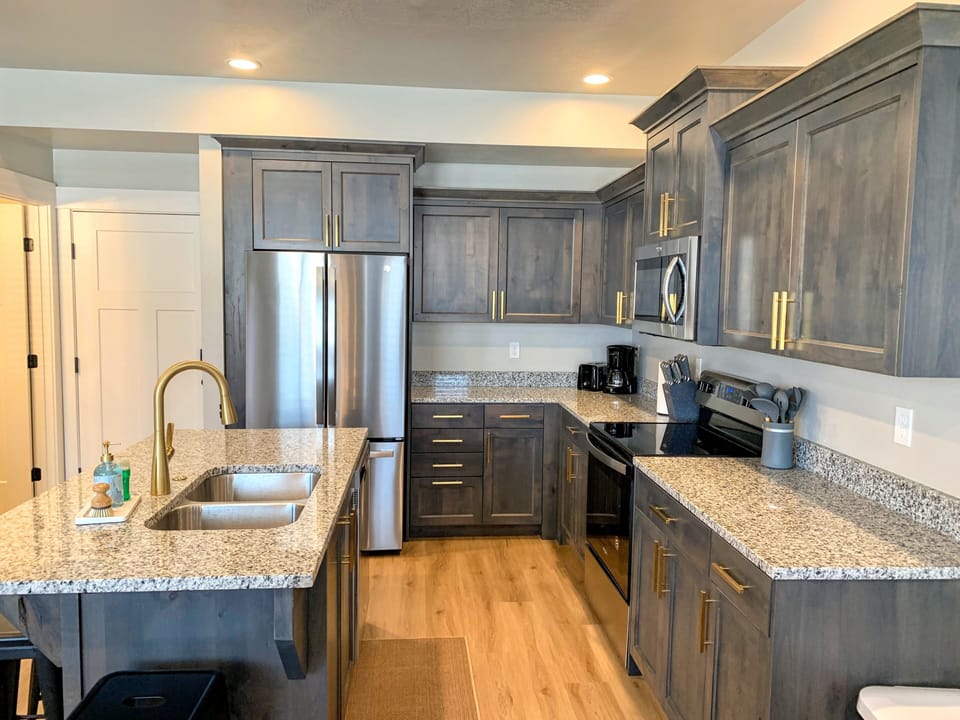 Kitchen - Fully Stocked with Basic Cookware
