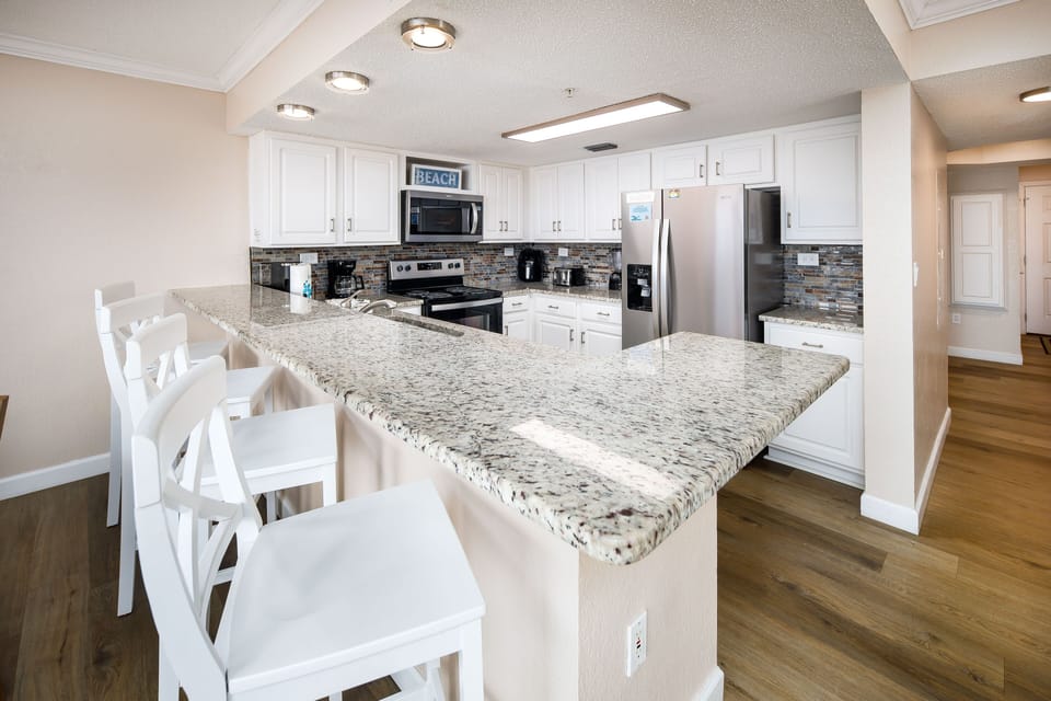 Breakfast Bar Seating - Enjoy all meals of the day at the fabulous breakfast bar!
