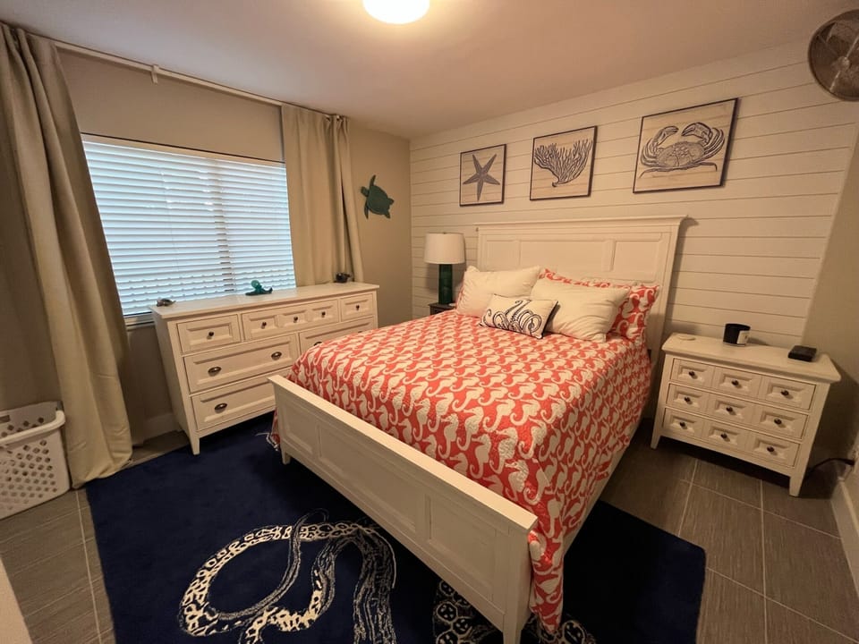 3rd bedroom - queen