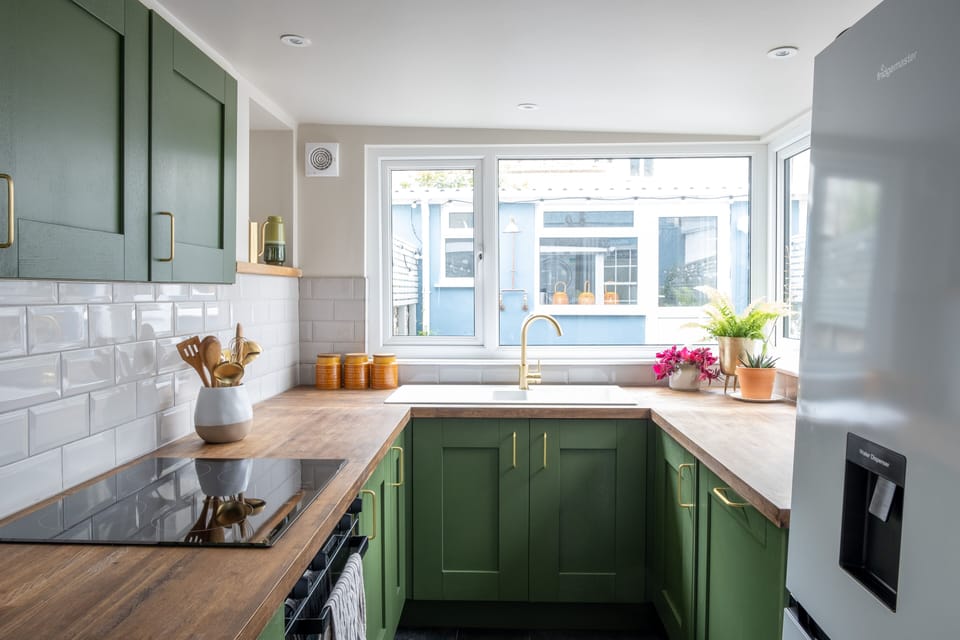 A fully equipped luxury kitchen 