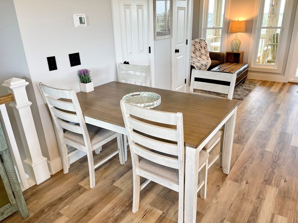 Dining, Second Floor