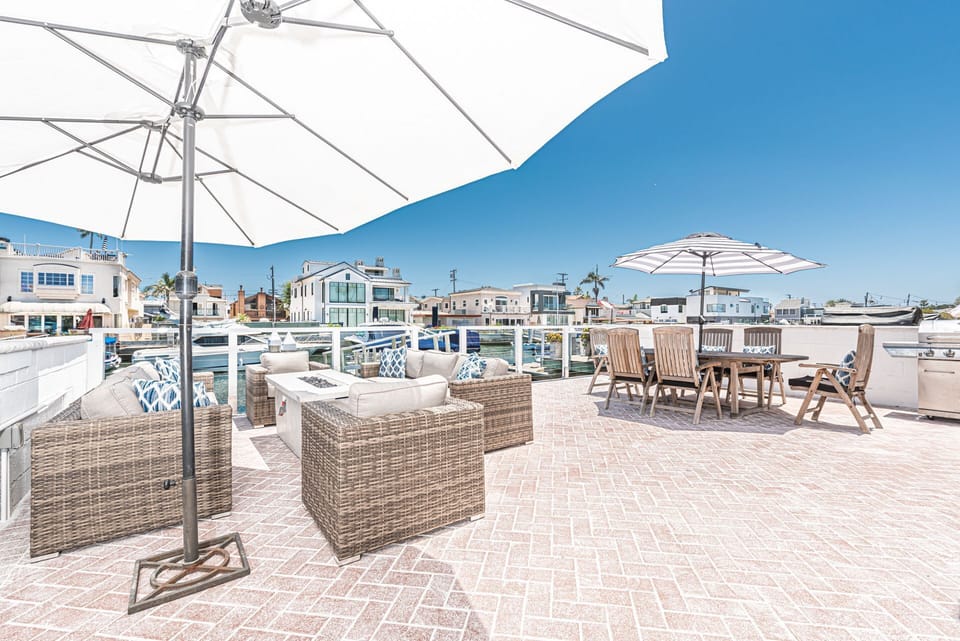 Enjoy evening cookouts on the gas BBQ grill after a day at the beach.
                