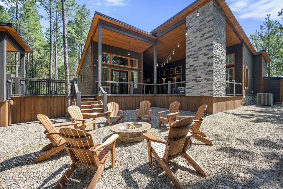 Knock on Wood - Rustic Luxury Cabin Sleeps 14!