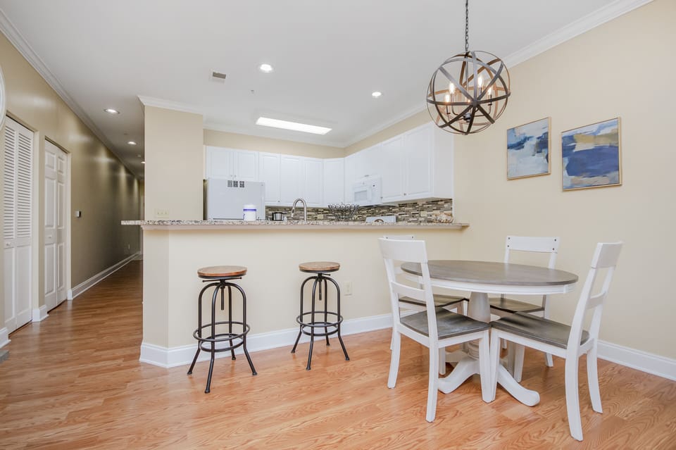 Table seating for 4 and counter seating for 2