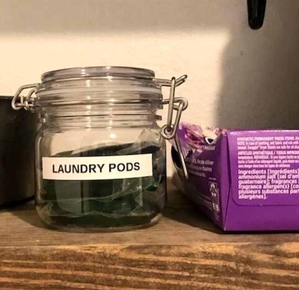 Starter pack of laundry pods provided.