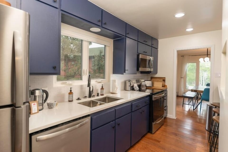 Main level full kitchen with stainless steel appliances.
