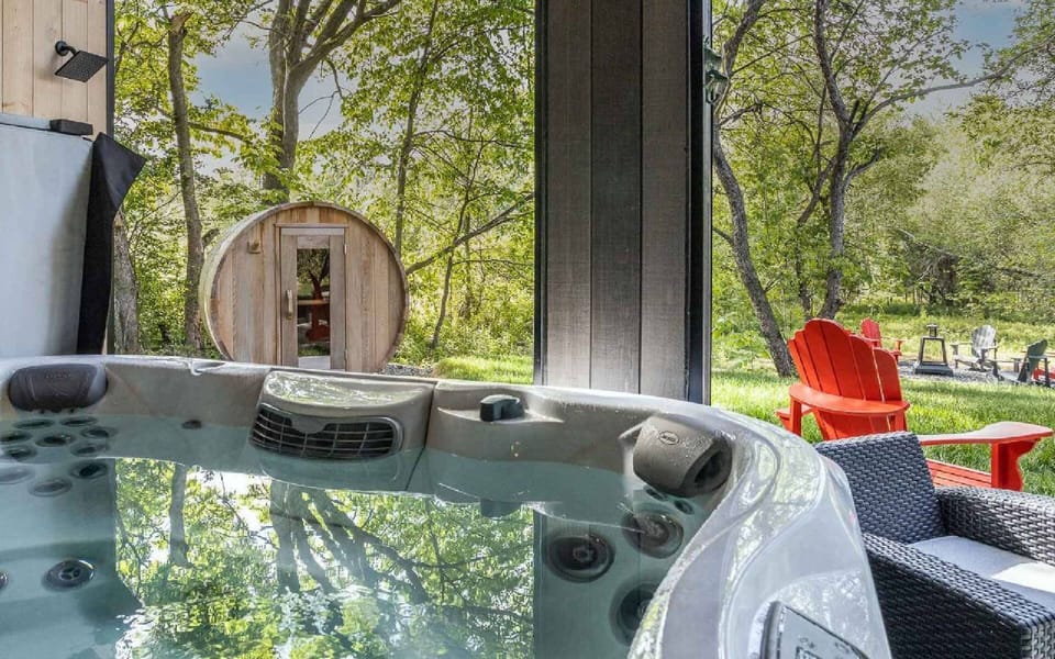 Outdoor spa tub