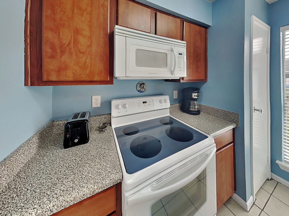 Full Size Kitchen