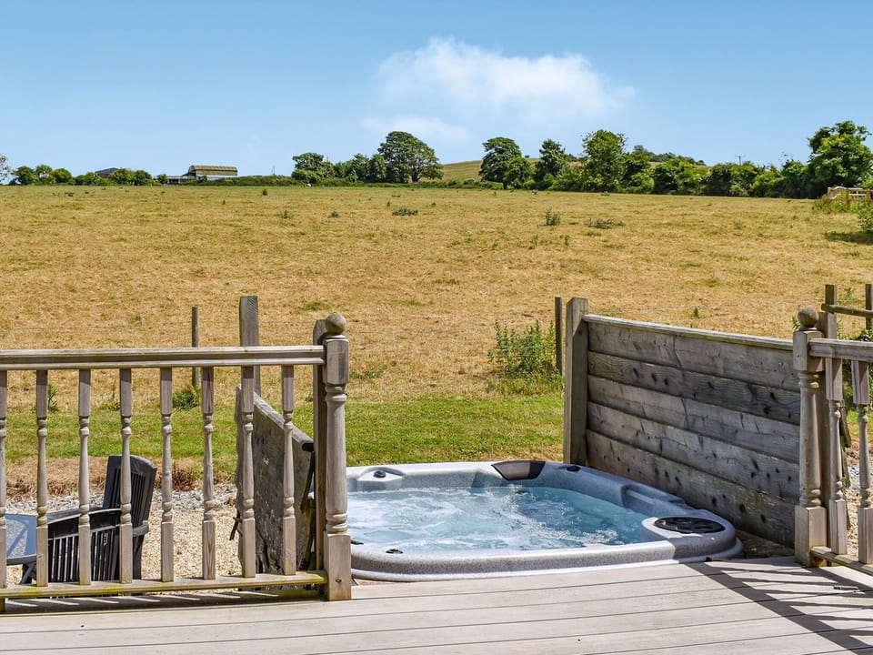 Hot tub | Buckland Lodge - Whitey Top Lodges, Pentridge