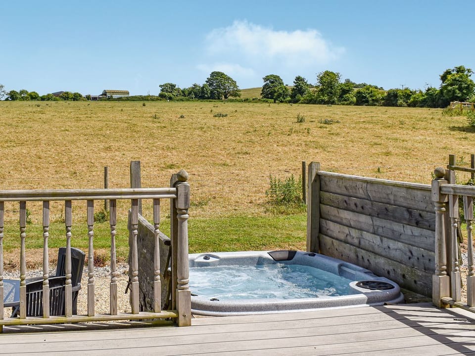 Hot tub | Buckland Lodge - Whitey Top Lodges, Pentridge