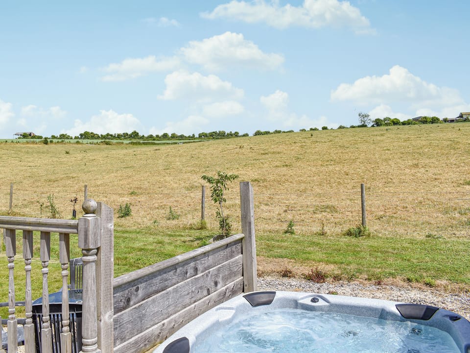 Hot tub | Buckland Lodge - Whitey Top Lodges, Pentridge