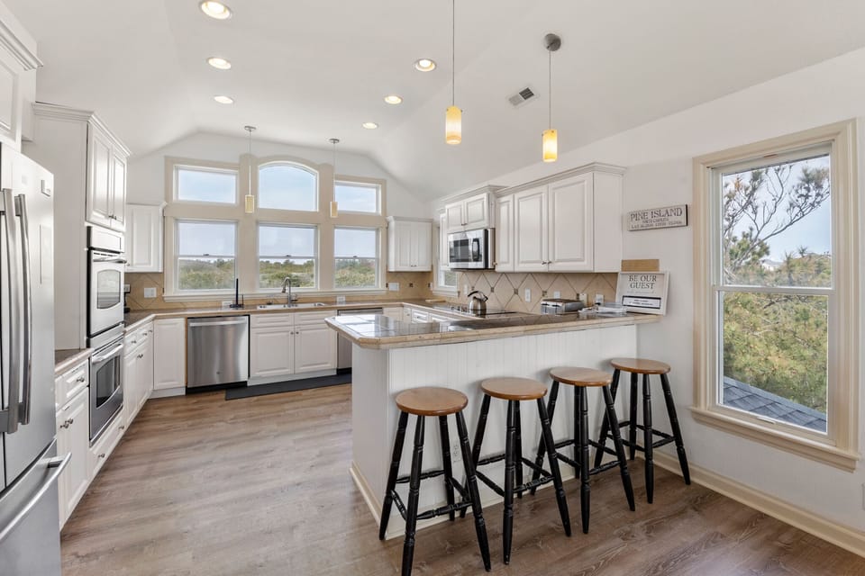 PI07: Island Breeze | Top Level Kitchen