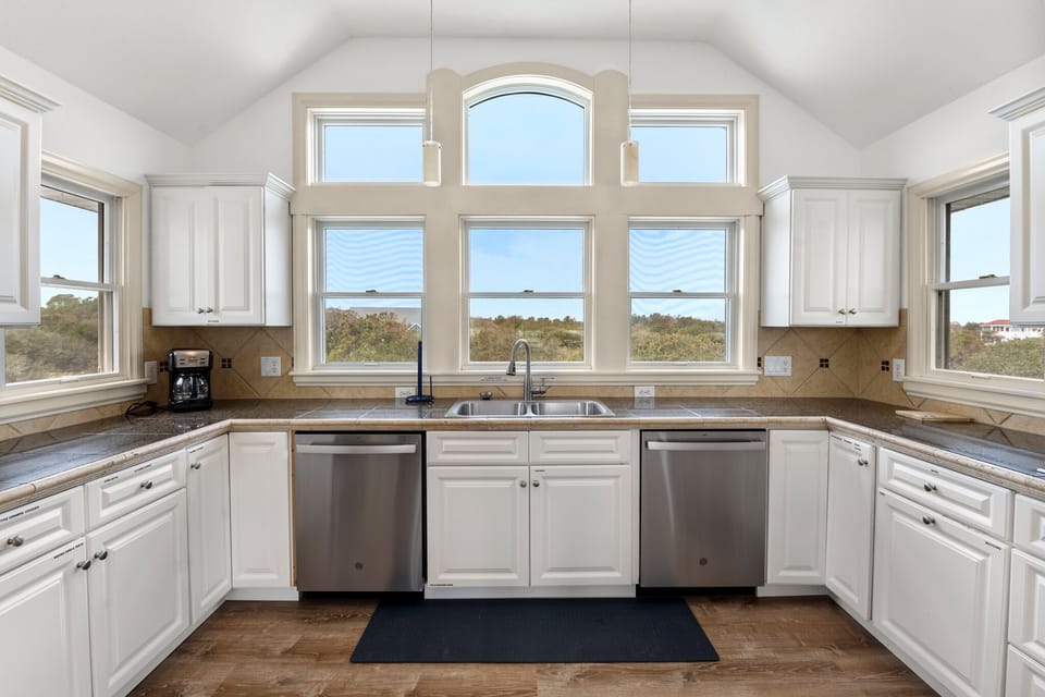 PI07: Island Breeze | Top Level Kitchen