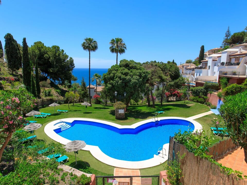 Plant, Water, Sky, Property, Building, Azure, Tree, Seaside Resort, Swimming Pool, Vegetation