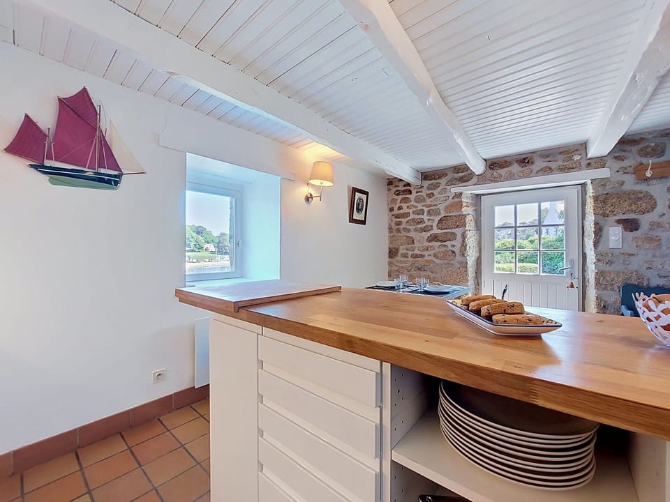 Furniture, Flooring, Kitchen, Interior Design, Wood, Countertop, Floor, Cabinetry, Ceiling, Room