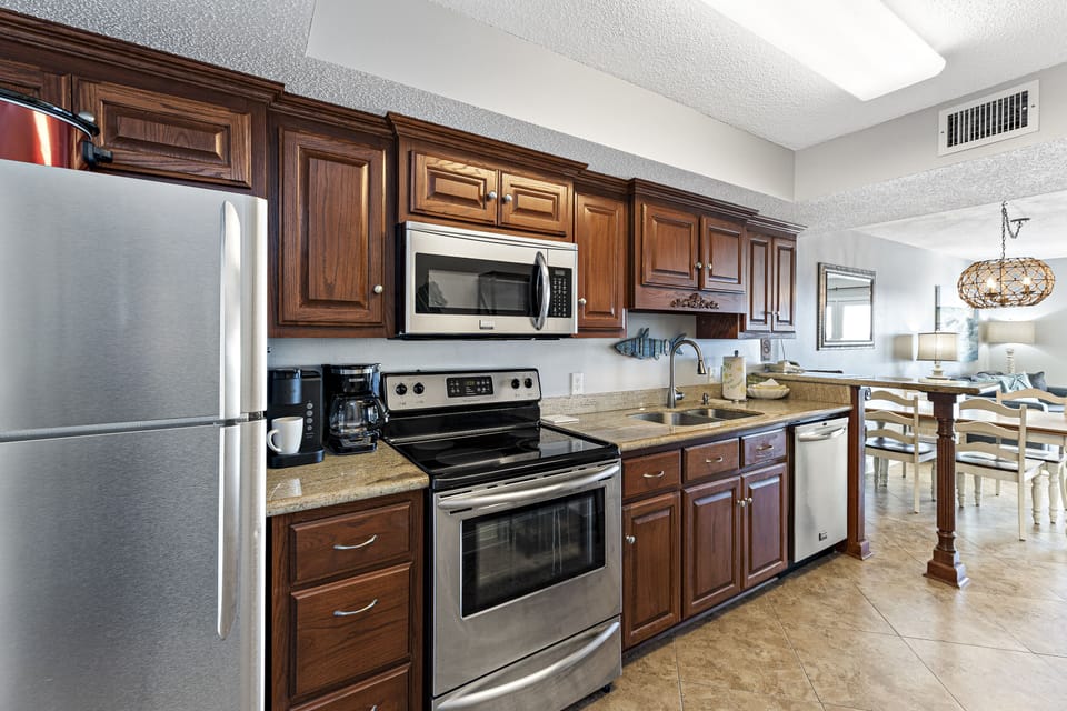 Full Kitchen 