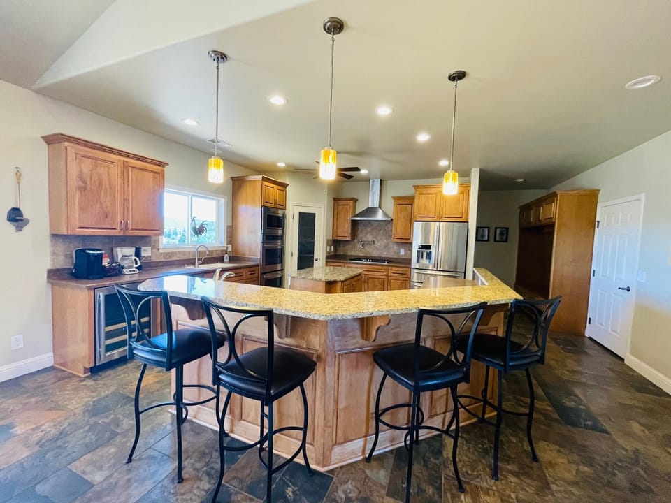 The kitchen has everything you need and more!