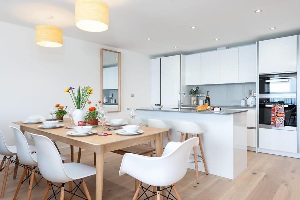 Diner and kitchen at 3 The Bay, Cawsand, Cornwall