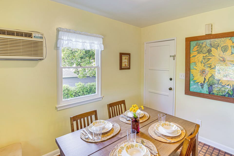 Dining Room | Dishware & Flatware Provided