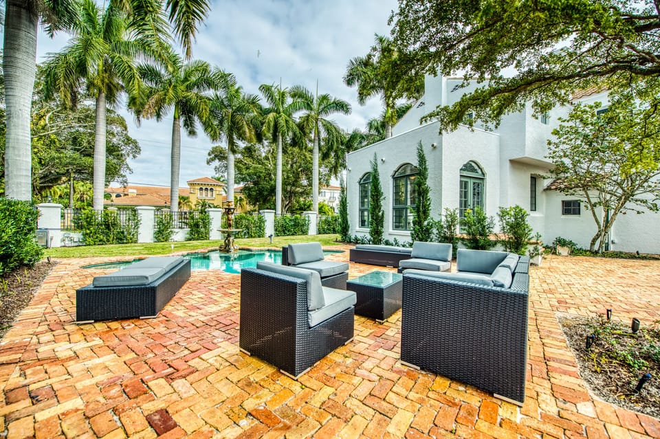 Private Pool and Lounge - John Ringling House - Lido Key Vacations