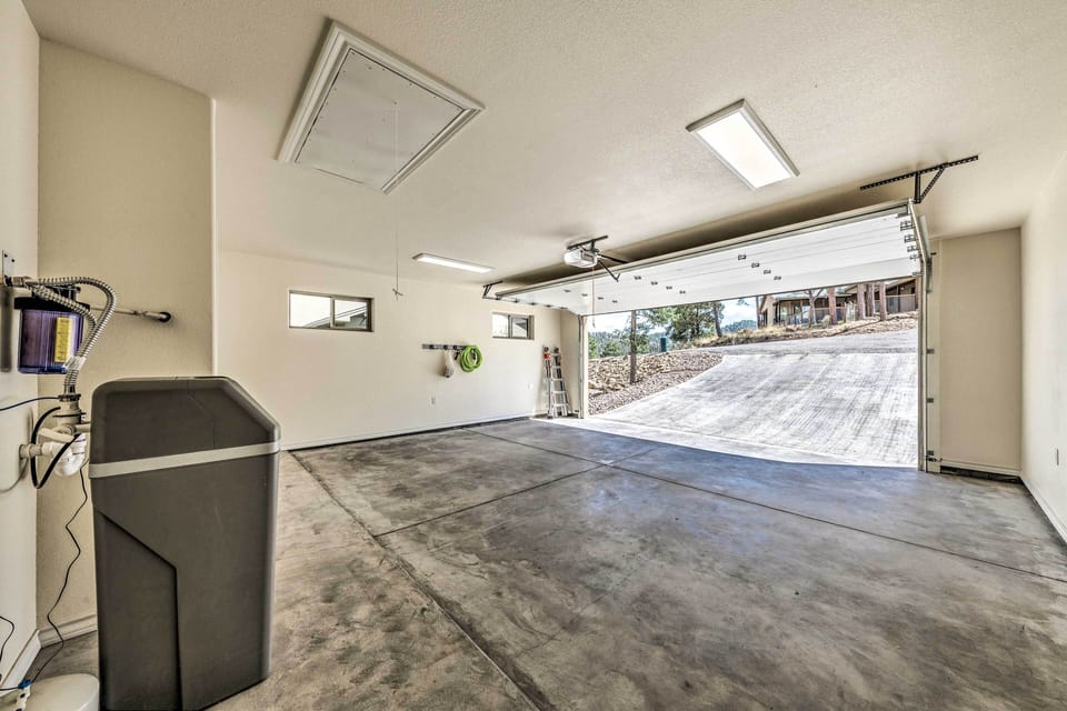 Garage (2 Vehicles) | Driveway (2 Vehicles)