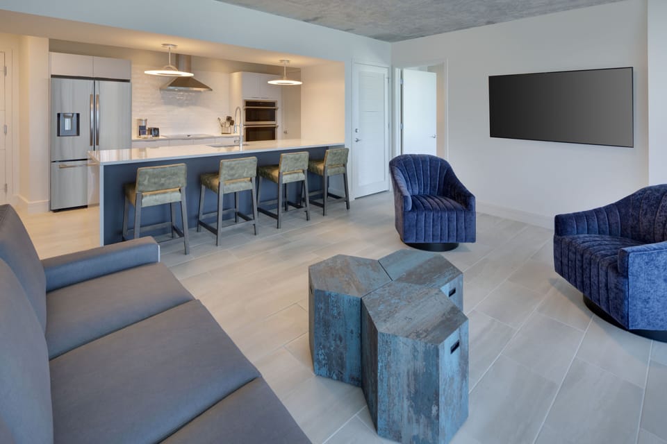 Max-Beach-Resort-Sun-Condo-Living-Room-2