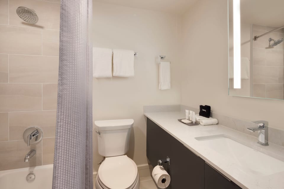 Max-Beach-Resort-Ocean-Condo-Master-Bathroom-3