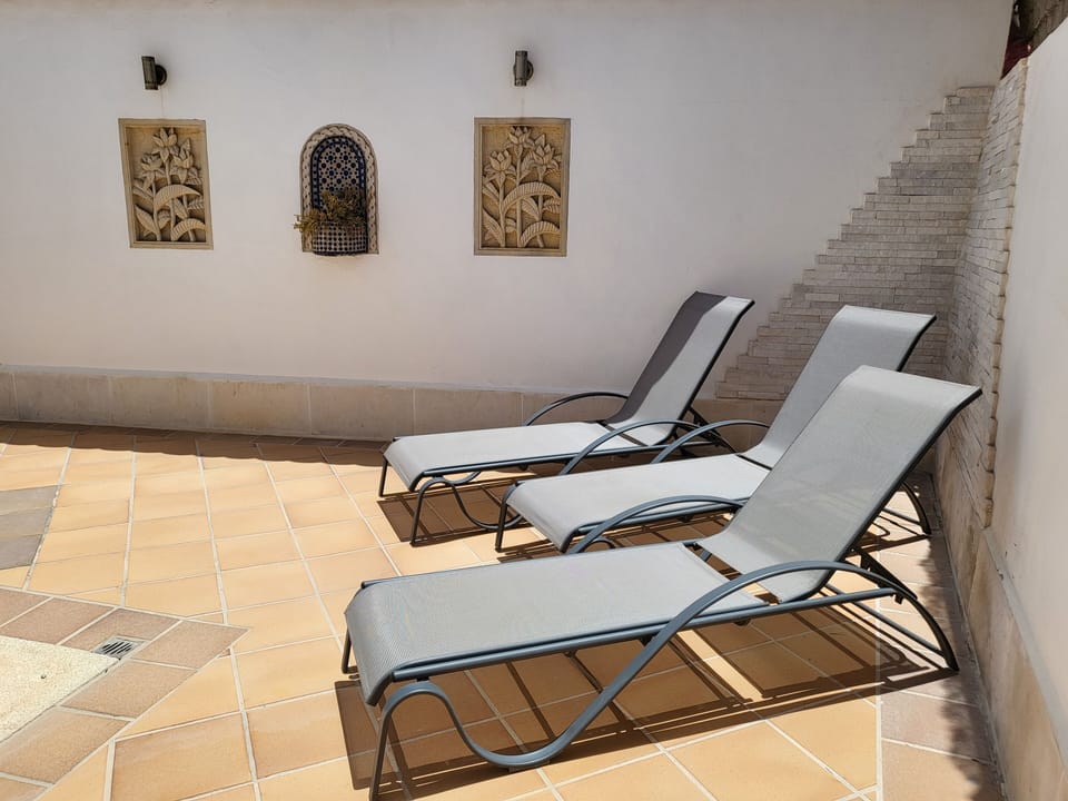 Plunge pool and terrace - loungers for 6, lockable gate