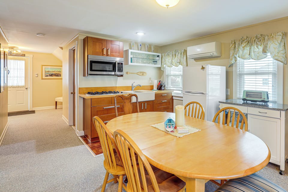 Dining Table | Dishware & Flatware Provided