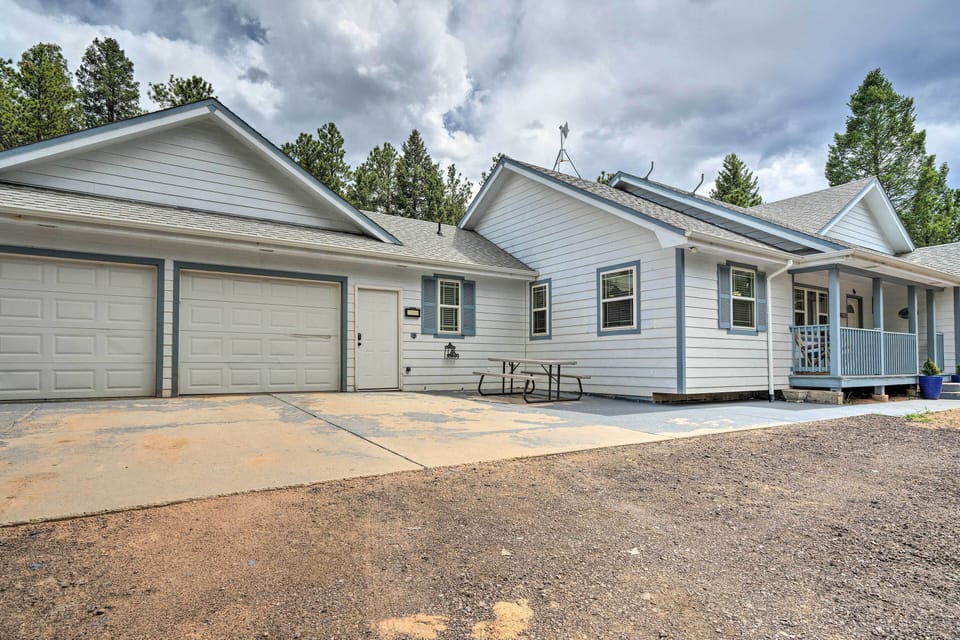 Parking | Driveway (6 Vehicles)